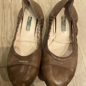 Brown size 9 Prada ballet flats.  Very comfortable.